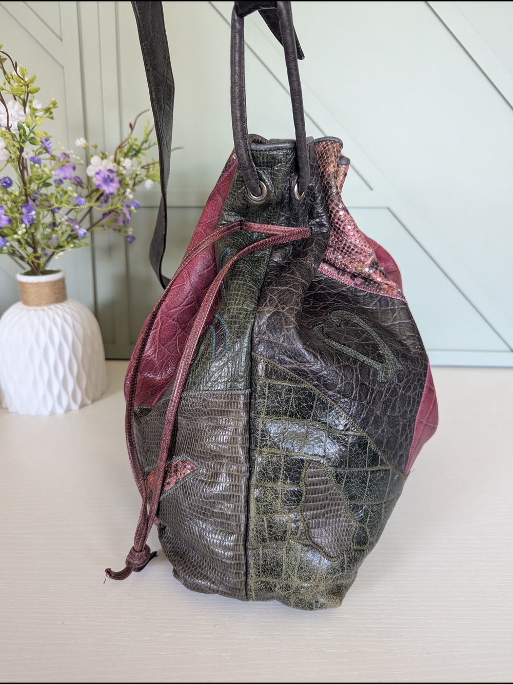 Vintage 1980s Sharif bucket bag. It features a distinctive multicolored patchwo - Picture 6 of 14